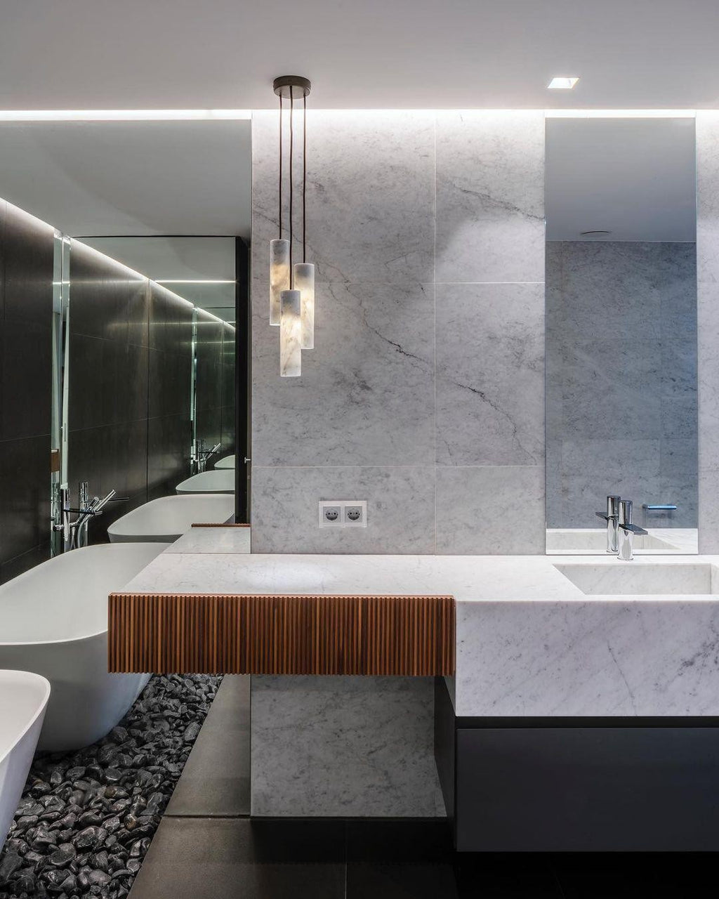 Alvara Stone Cluster Pendant