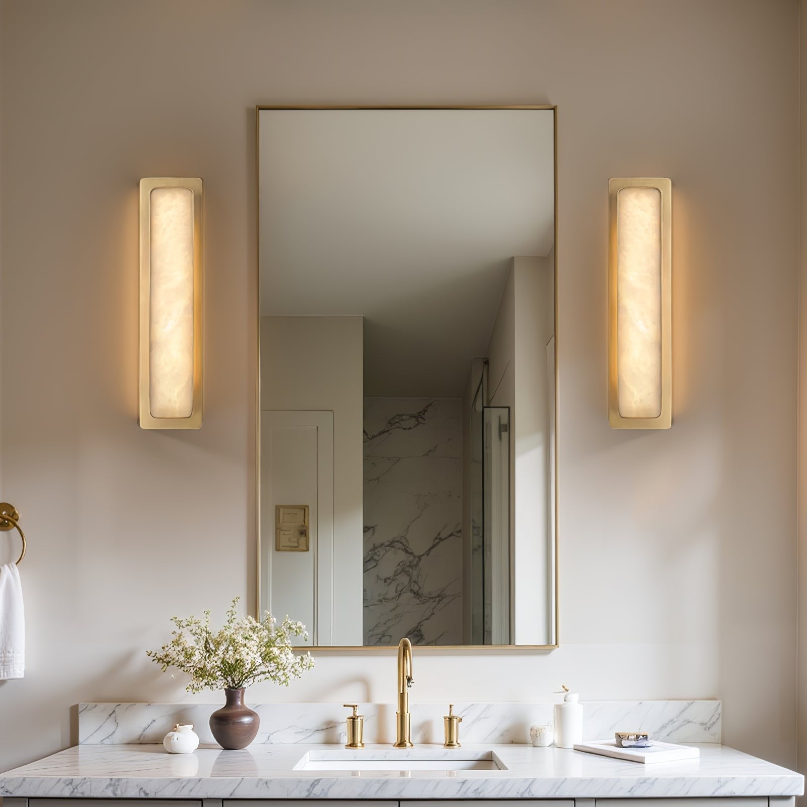 Cavoya Alabaster Column Wall Sconce