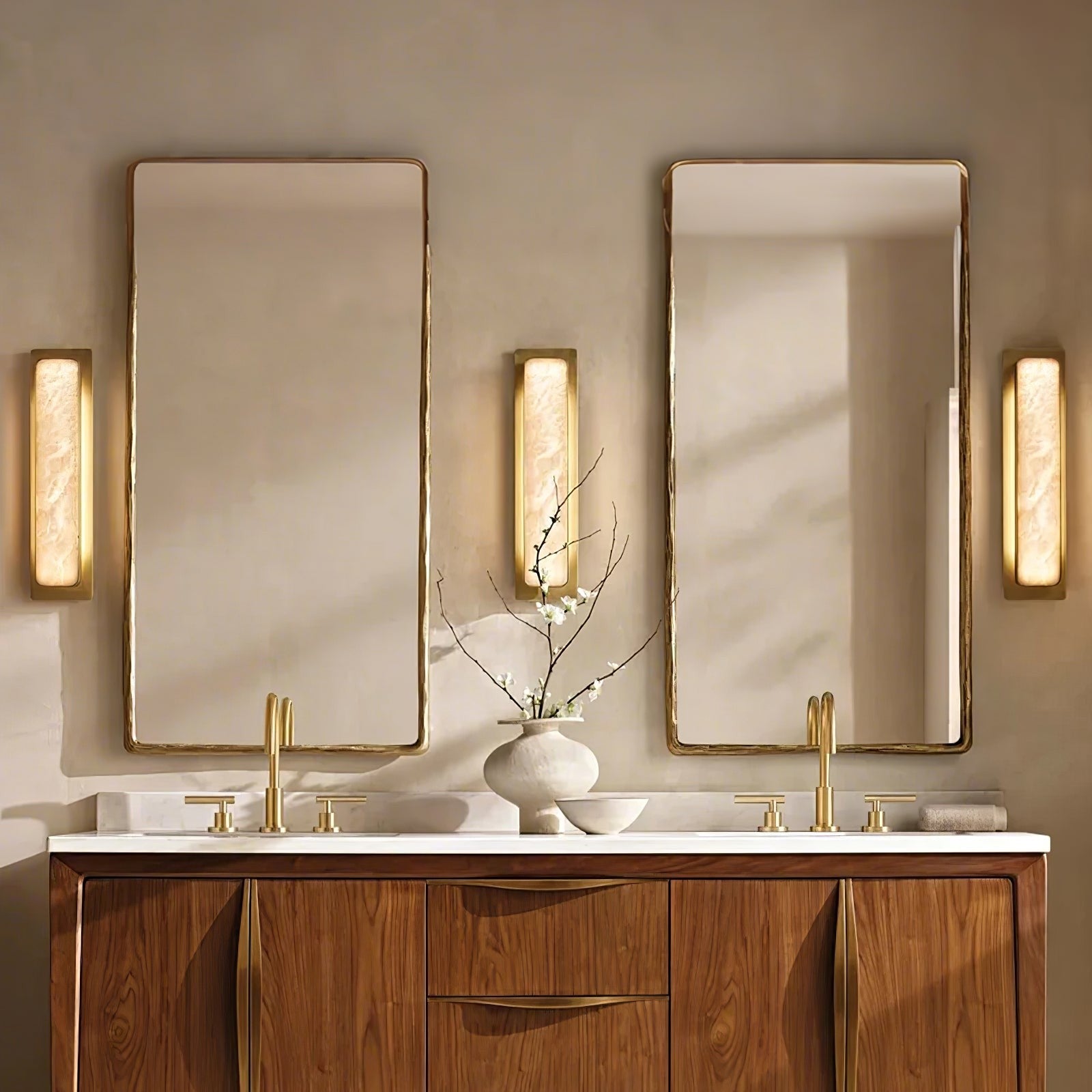Cavoya Alabaster Column Wall Sconce