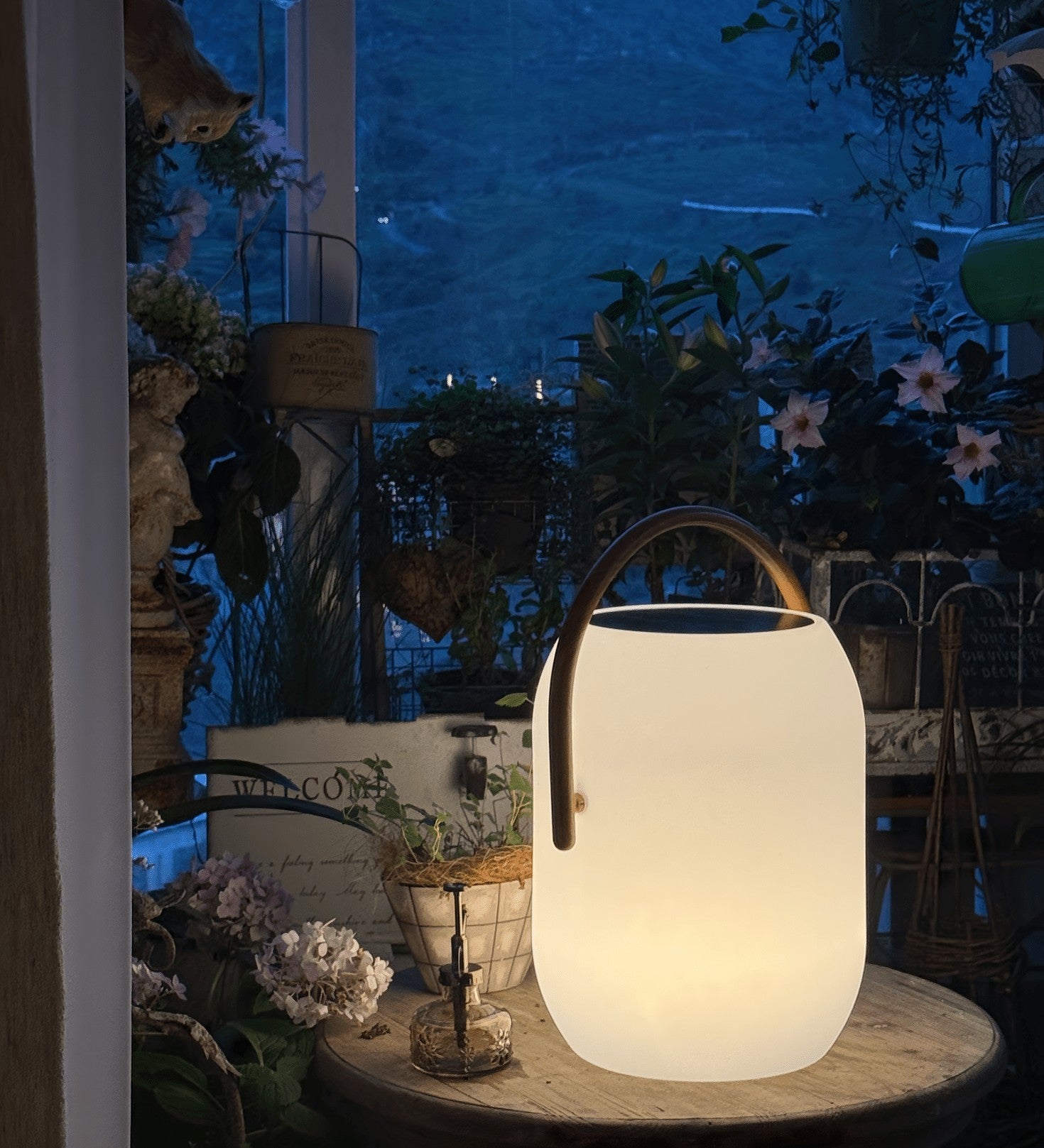 Solvra Solar Outdoor Lantern